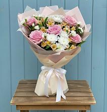 Букет цветов из:  Гвоздики, Орхидеи и Розы в Осоргино