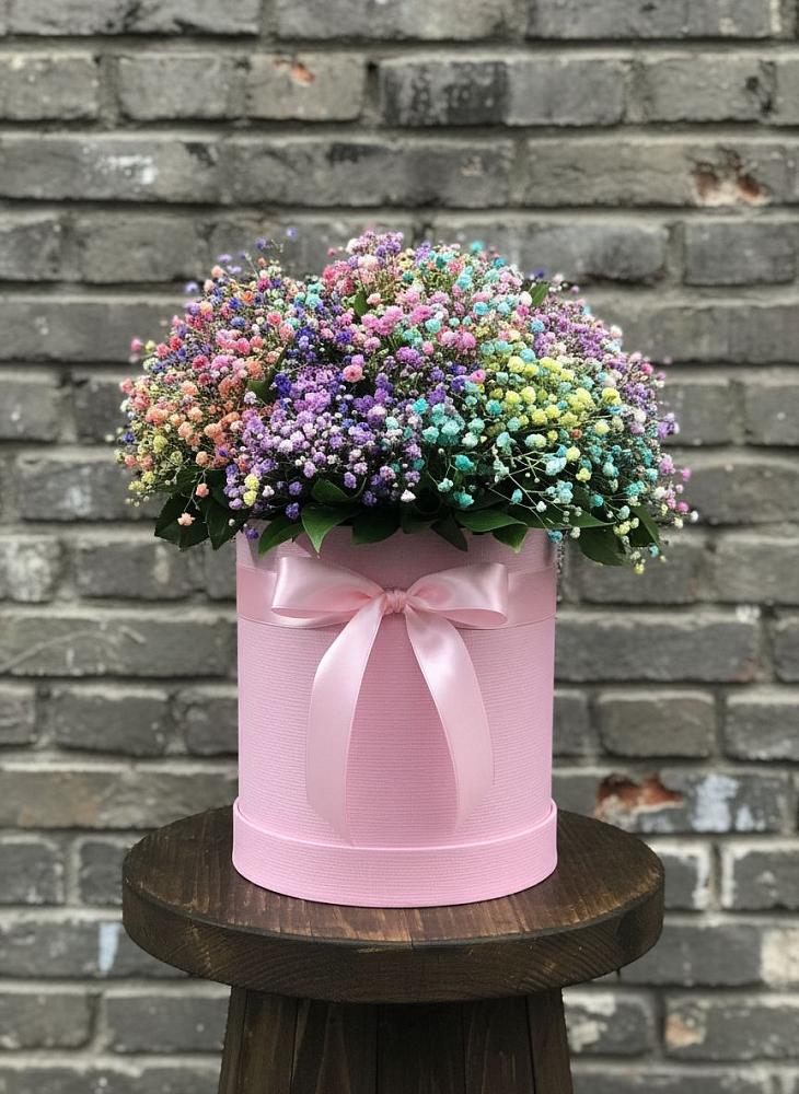 Цветочная композиция из Гипсофила и Розы в шляпной коробке в Осоргино
