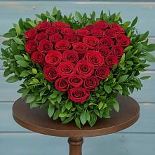 Цветочная композиция из Розы в виде сердца в Осоргино