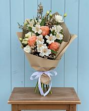 Букет цветов из:  Альстромерии, Лизиантусы, Розы и Хризантемы в Осоргино