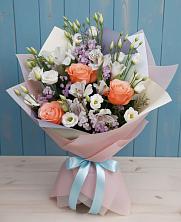Букет цветов из:  Лизиантусы, Розы, Альстромерии и Гипсофила в Осоргино