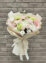 Букет цветов из:  Гвоздики, Розы, Лизиантусы и Хризантемы #REPLACE_PRED# Осоргино