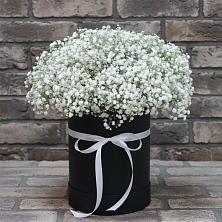 Цветочная композиция из Гипсофила в шляпной коробке в Осоргино