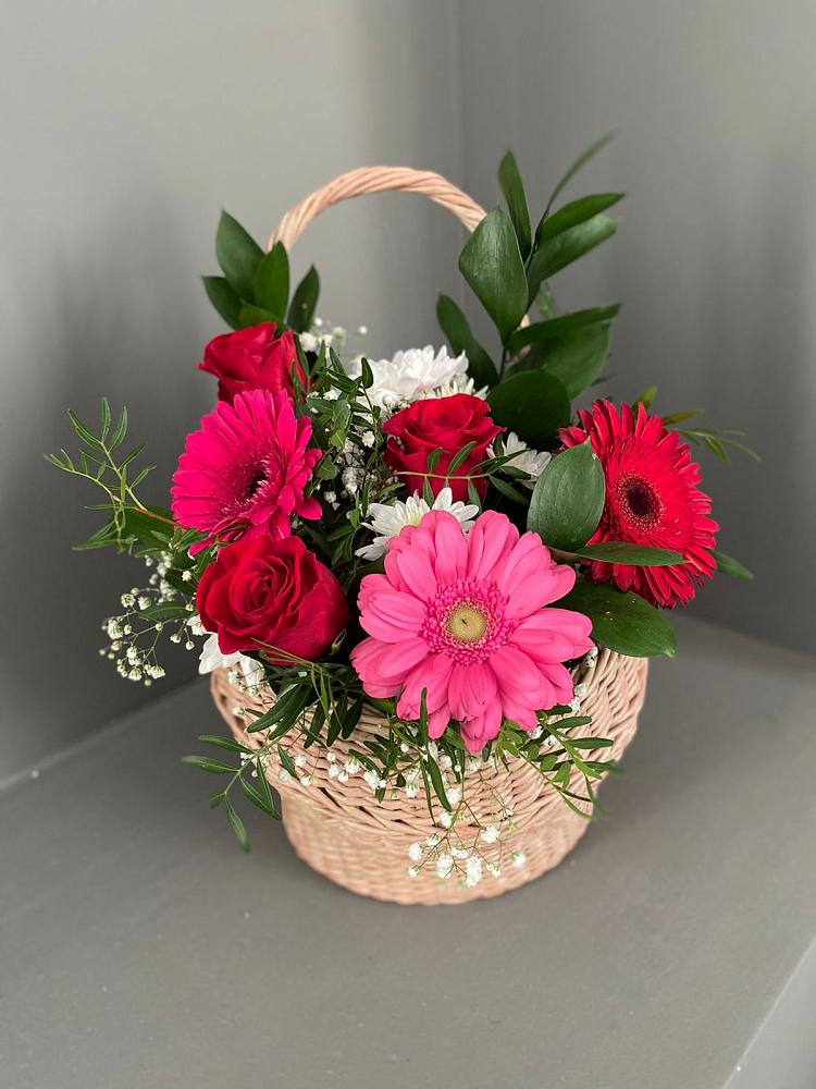 Цветочная композиция из Розы, Хризантемы и Герберы в корзине в Осоргино