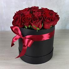 Цветочная композиция из Розы в шляпной коробке в Осоргино