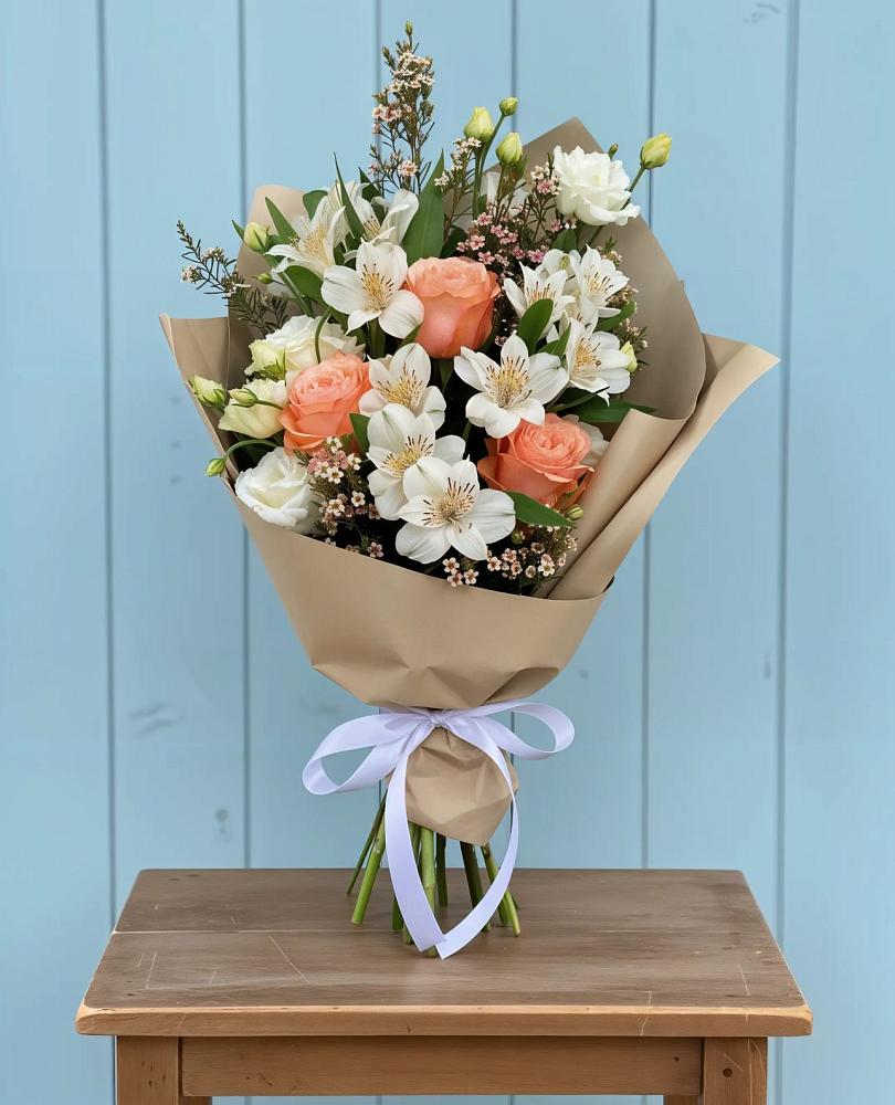 Букет цветов из: Альстромерии, Лизиантусы, Розы и Хризантемы в Осоргино