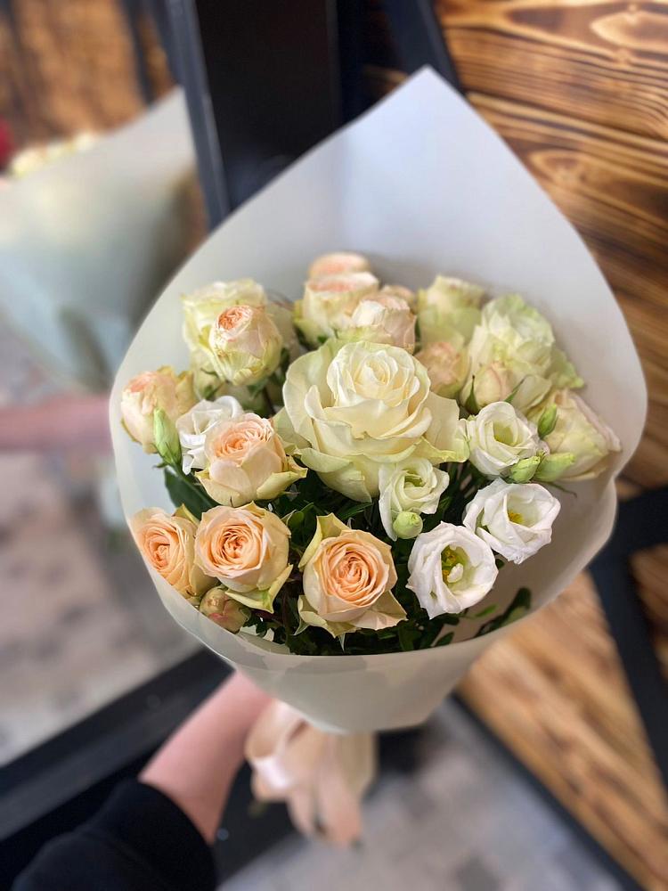 Букет цветов из: Розы и Лизиантусы в Осоргино